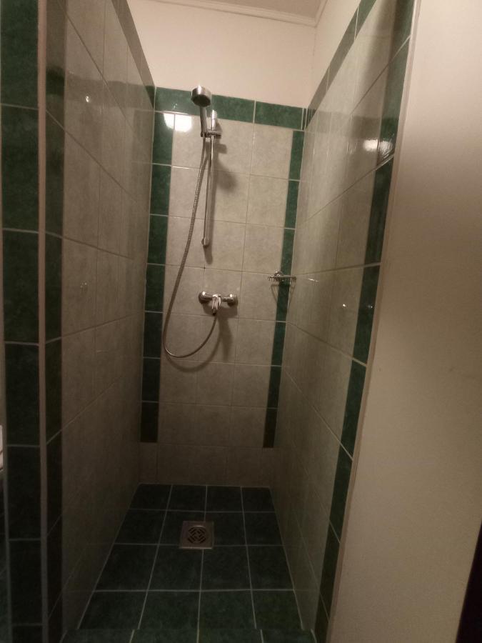 Apartmanhaz *